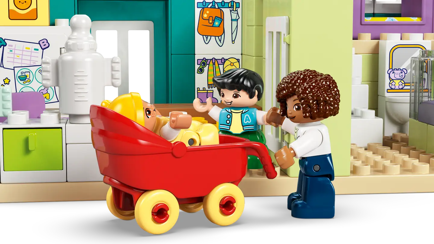 LEGO® | DUPLO: 3 in 1 Modern Family House with Figures (10470)