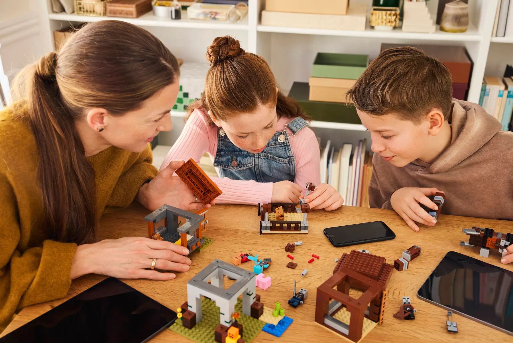 LEGO® | Minecraft: The Pillager Outpost and Ravager (21278)