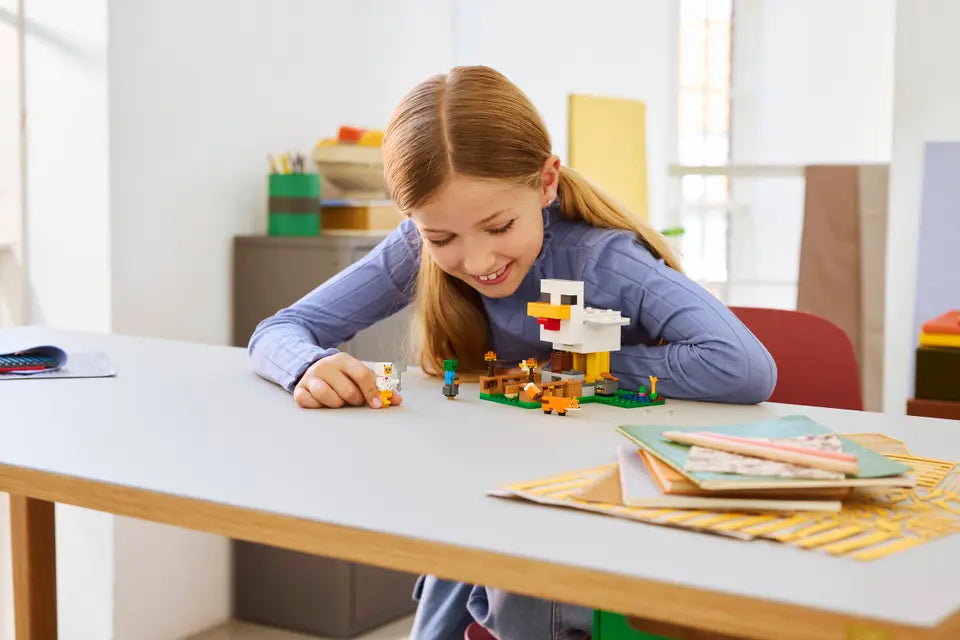 LEGO® | Minecraft: Chicken Farm (21585)