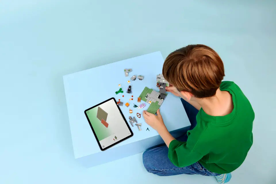 LEGO® | Minecraft: The Pale Garden (21586)