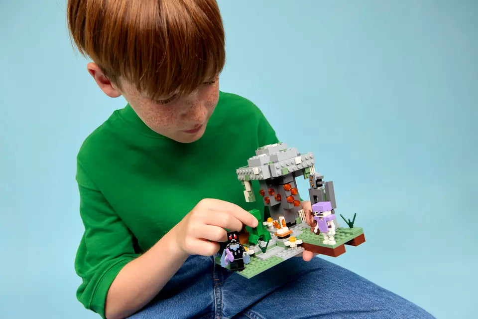 LEGO® | Minecraft: The Pale Garden (21586)