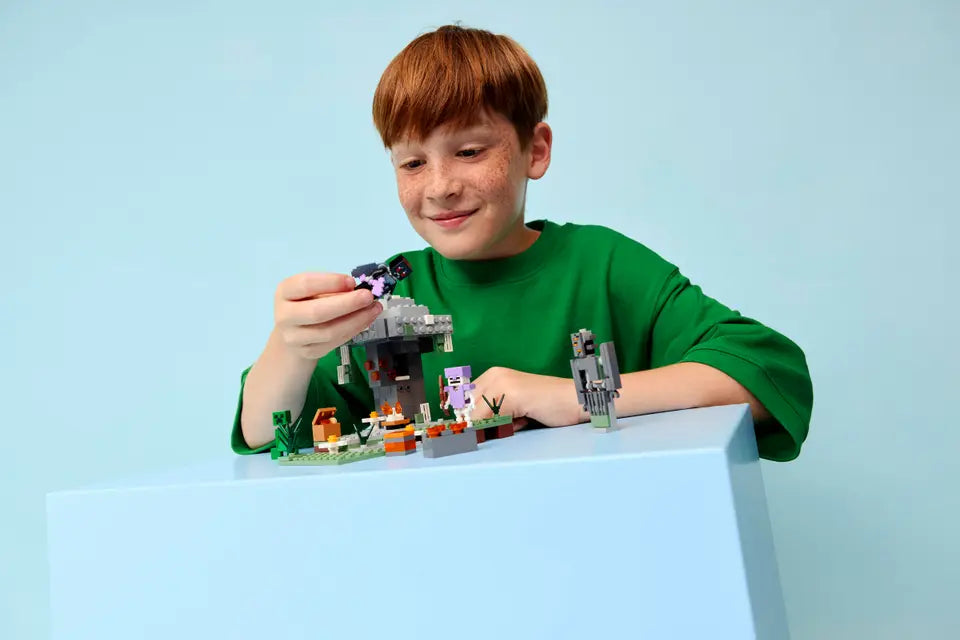 LEGO® | Minecraft: The Pale Garden (21586)