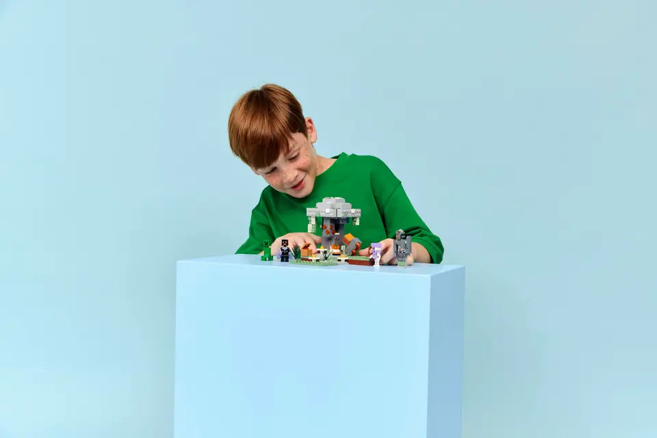 LEGO® | Minecraft: The Pale Garden (21586)