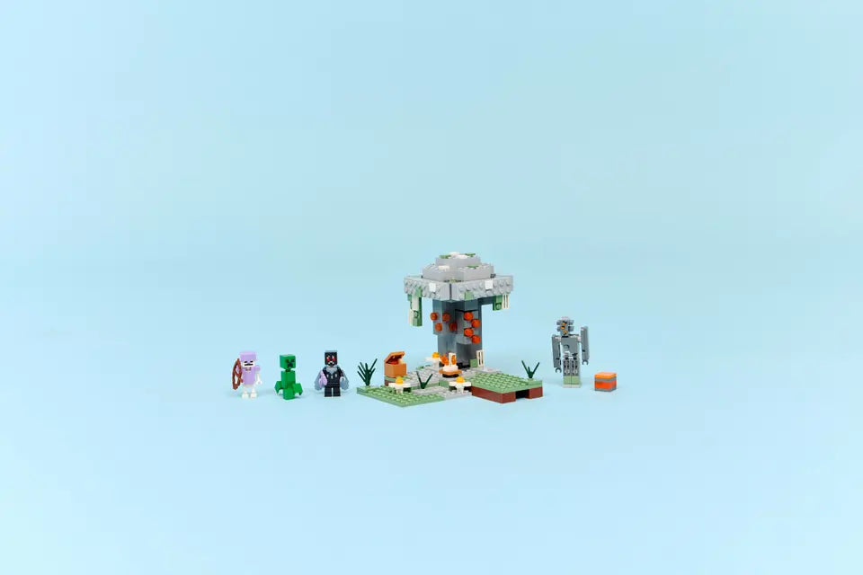 LEGO® | Minecraft: The Pale Garden (21586)