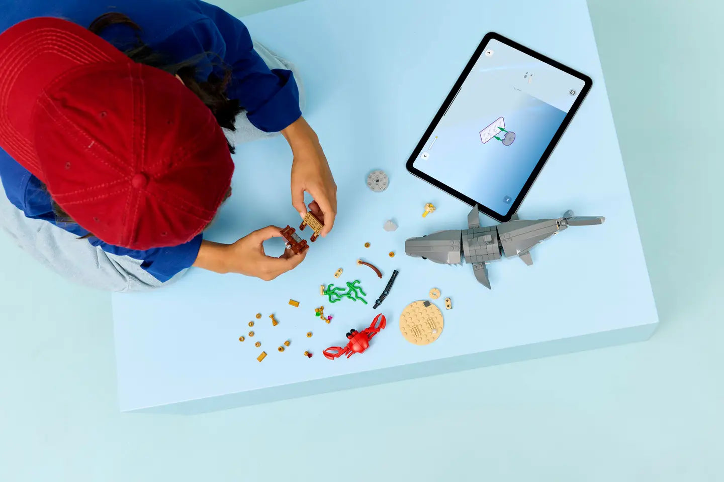LEGO® | Creator: Fierce Shark with a Treasure Chest (31381)