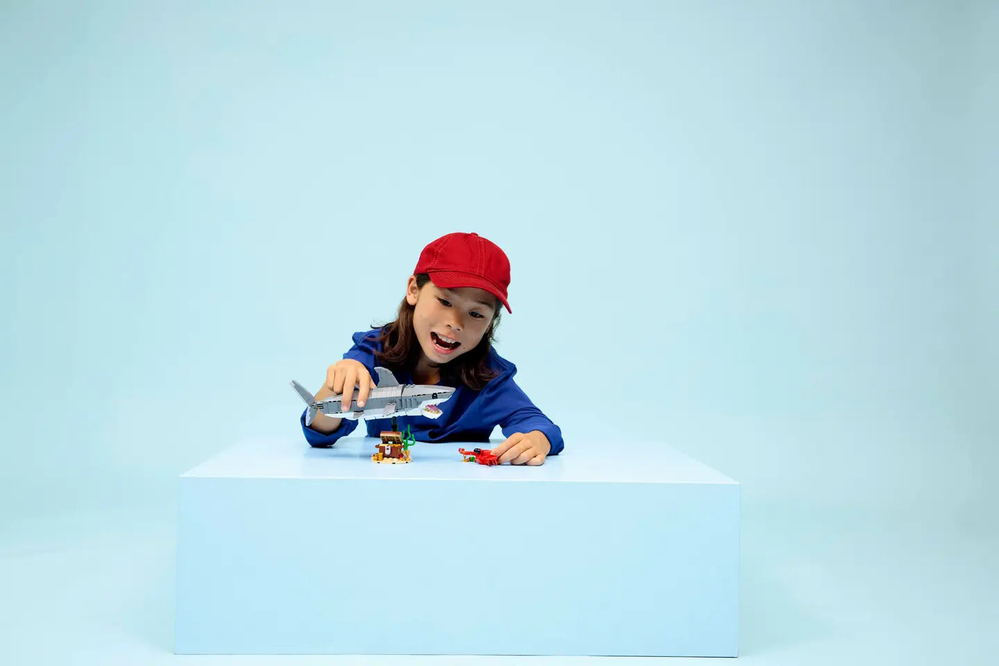 LEGO® | Creator: Fierce Shark with a Treasure Chest (31381)