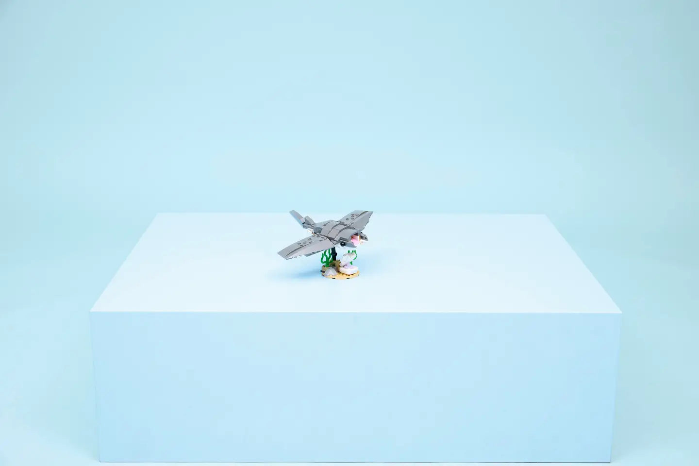 LEGO® | Creator: Fierce Shark with a Treasure Chest (31381)