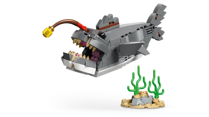 LEGO® | Creator: Fierce Shark with a Treasure Chest (31381)