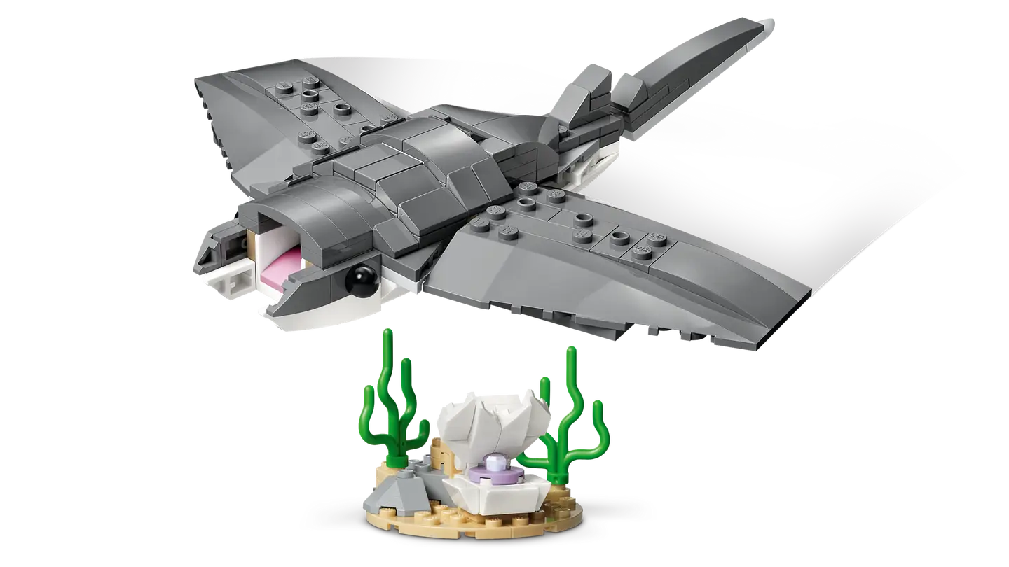 LEGO® | Creator: Fierce Shark with a Treasure Chest (31381)