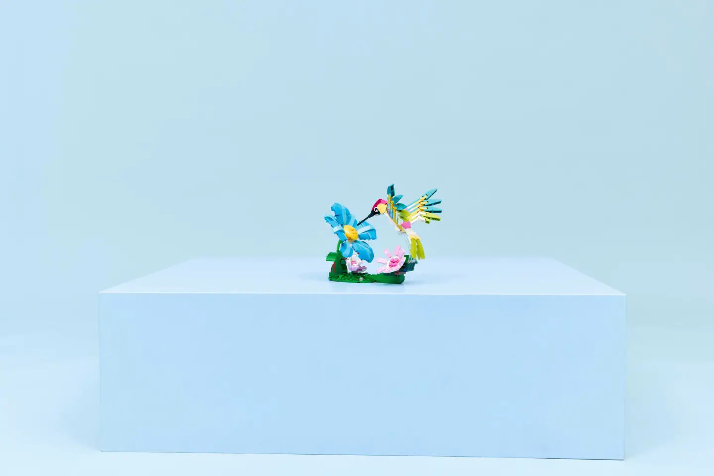 LEGO® | Creator: Wild Animals – Colorful Hummingbird (31384)