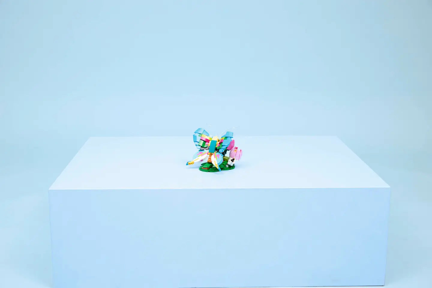 LEGO® | Creator: Wild Animals – Colorful Hummingbird (31384)