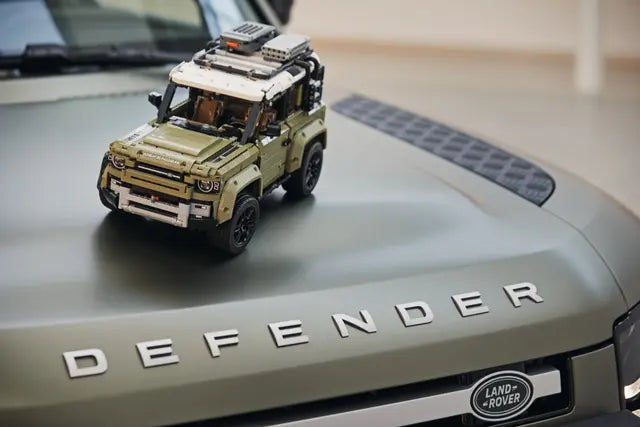 LEGO® | Technic: Land Rover Defender Off Road (42110)