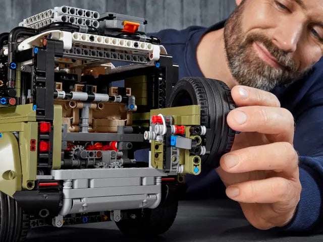LEGO® | Technic: Land Rover Defender Off Road (42110)