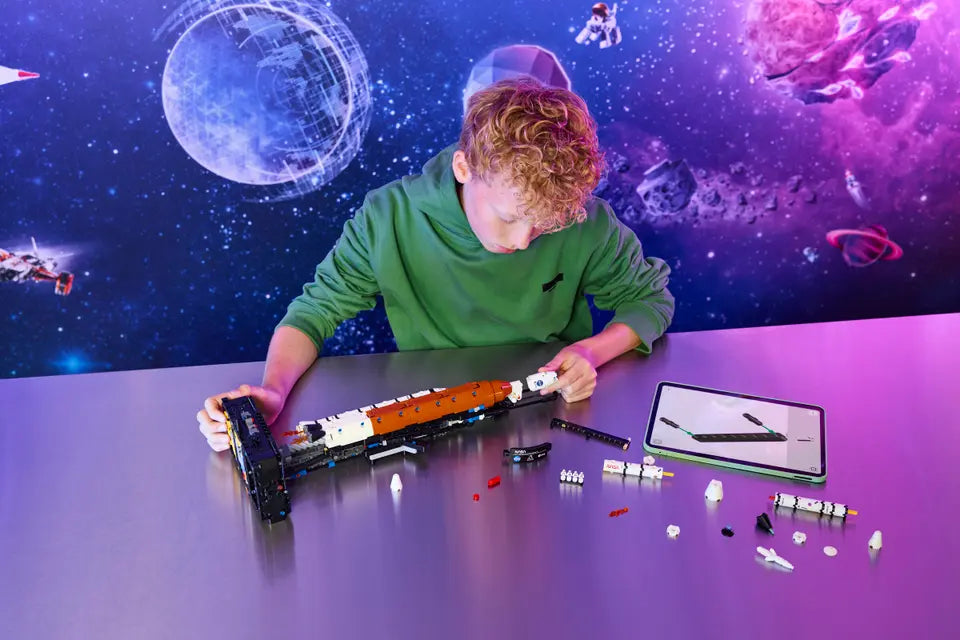 LEGO® | Technic: NASA Artemis Space Launch System Rocket (42221)