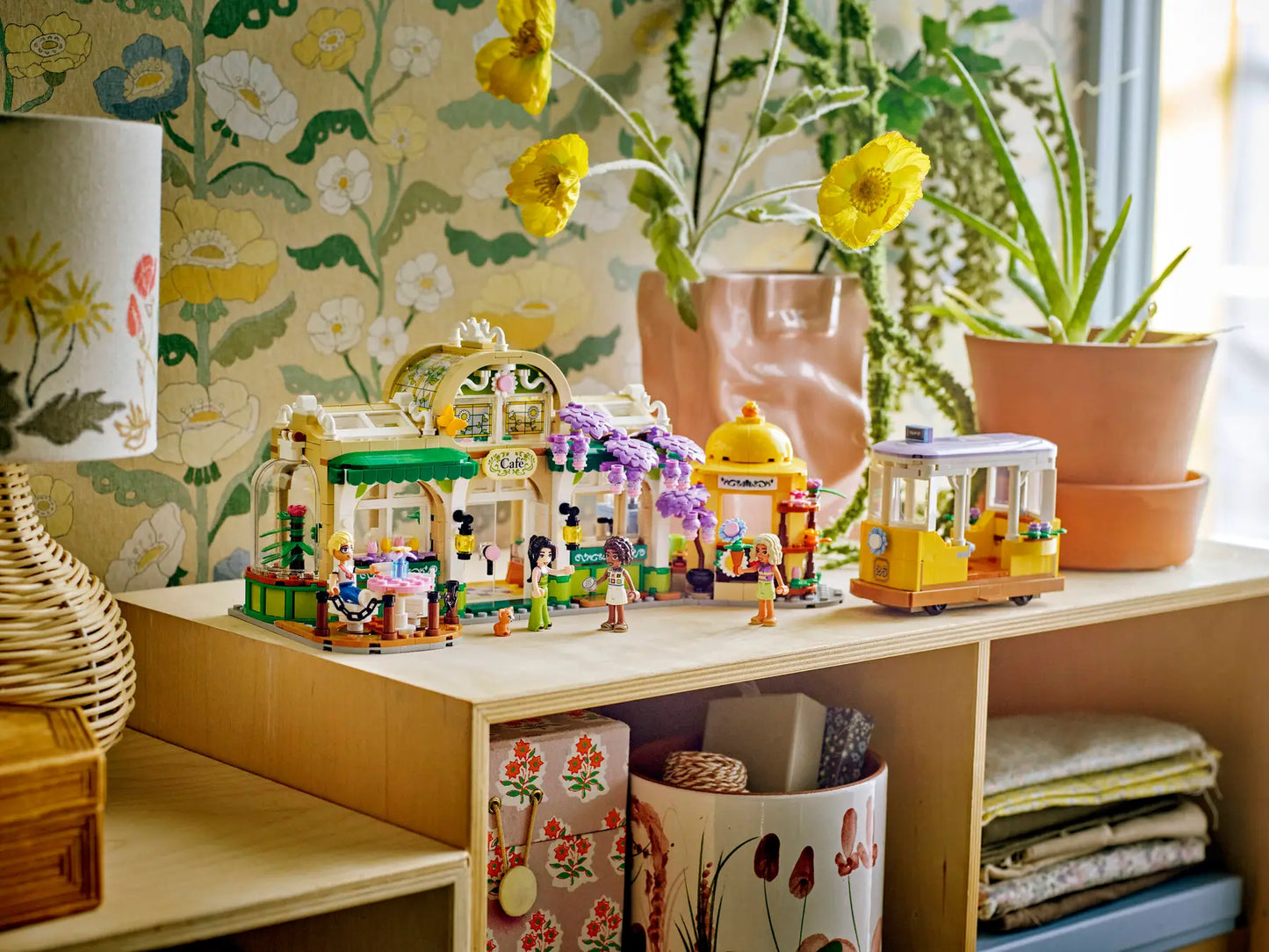 LEGO® | Friends: Plant Café & Flower Shop (42671)