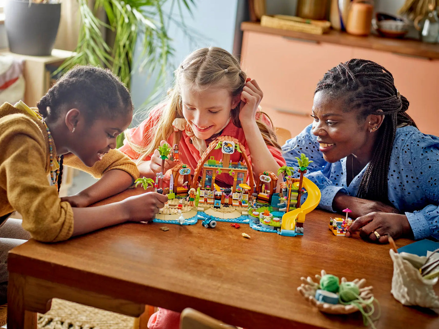 LEGO® | Friends: Family Vacation Beach Resort (42673)