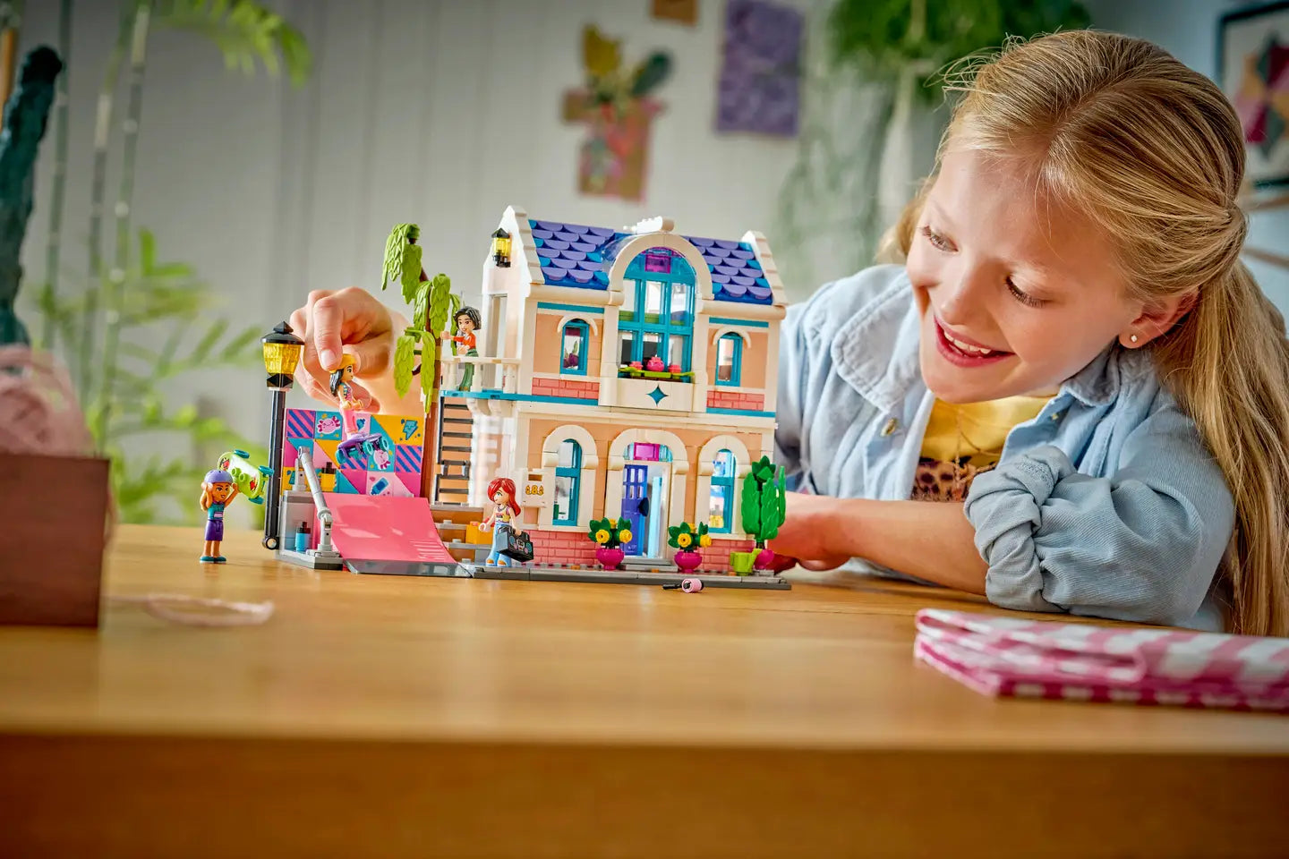 LEGO® | Friends: Liann's Family House (42687)