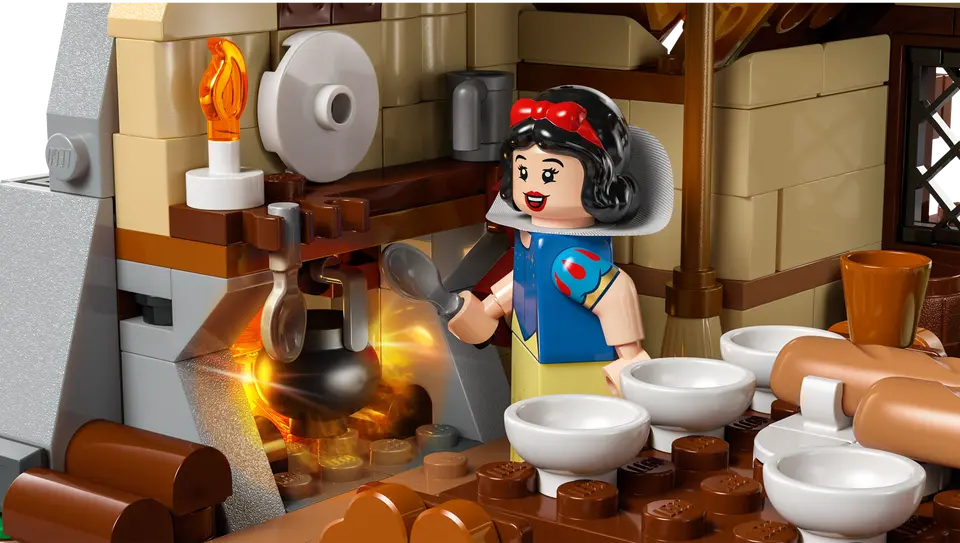 LEGO® | Disney: Snow White and the Seven Dwarfs' Cottage (43242)