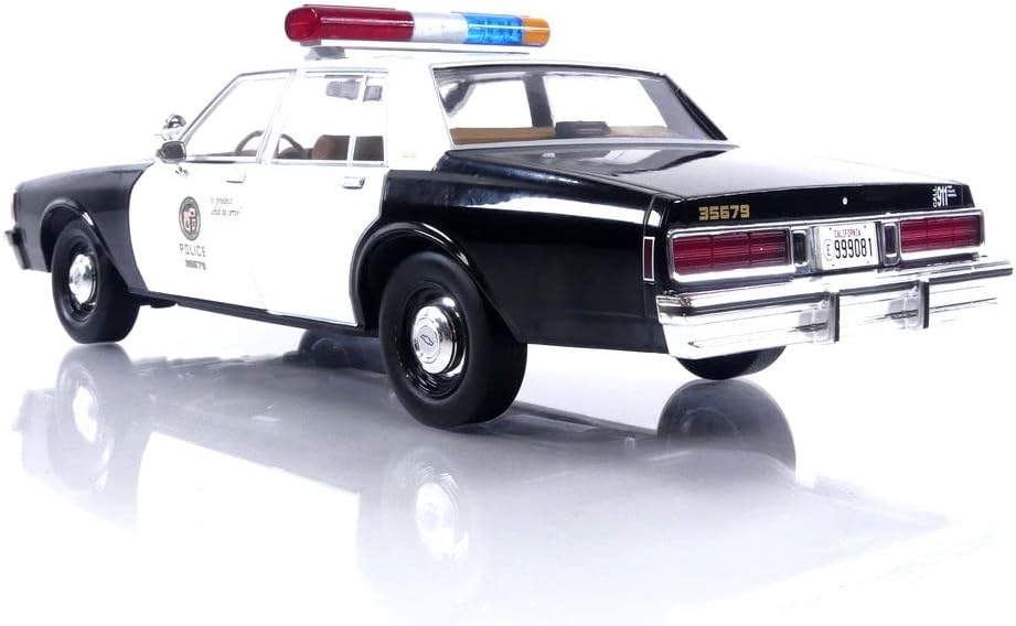 Greenlight Collectibles | Artisan Collection: Terminator 2 (1991) - 1987 Chevrolet Caprice with Android 1:18