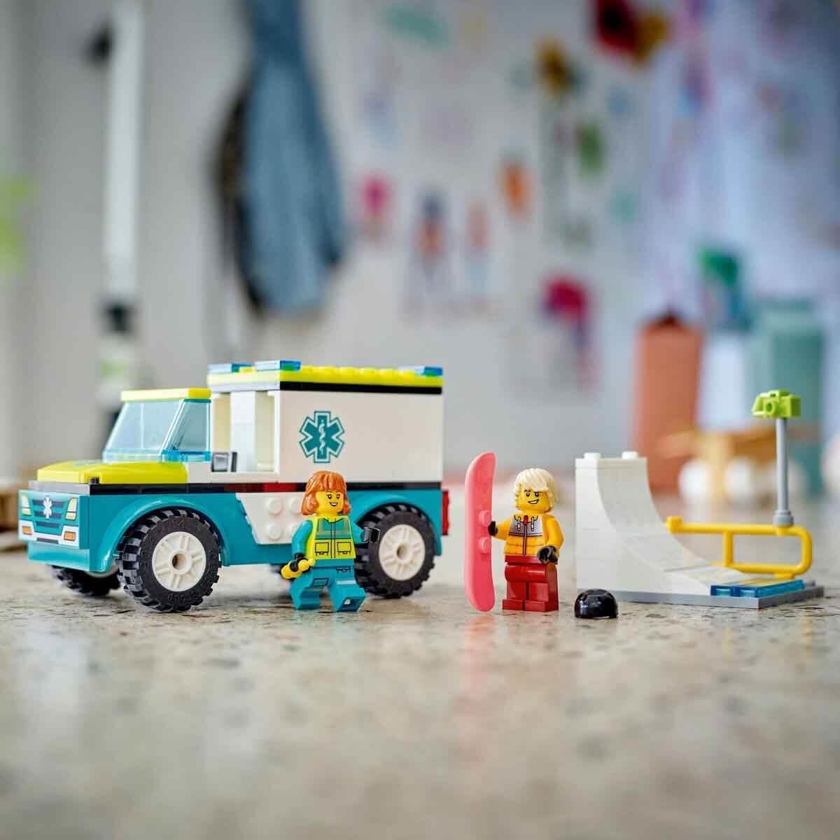 LEGO® | City: Emergency Ambulance and Snowboarder (60403)