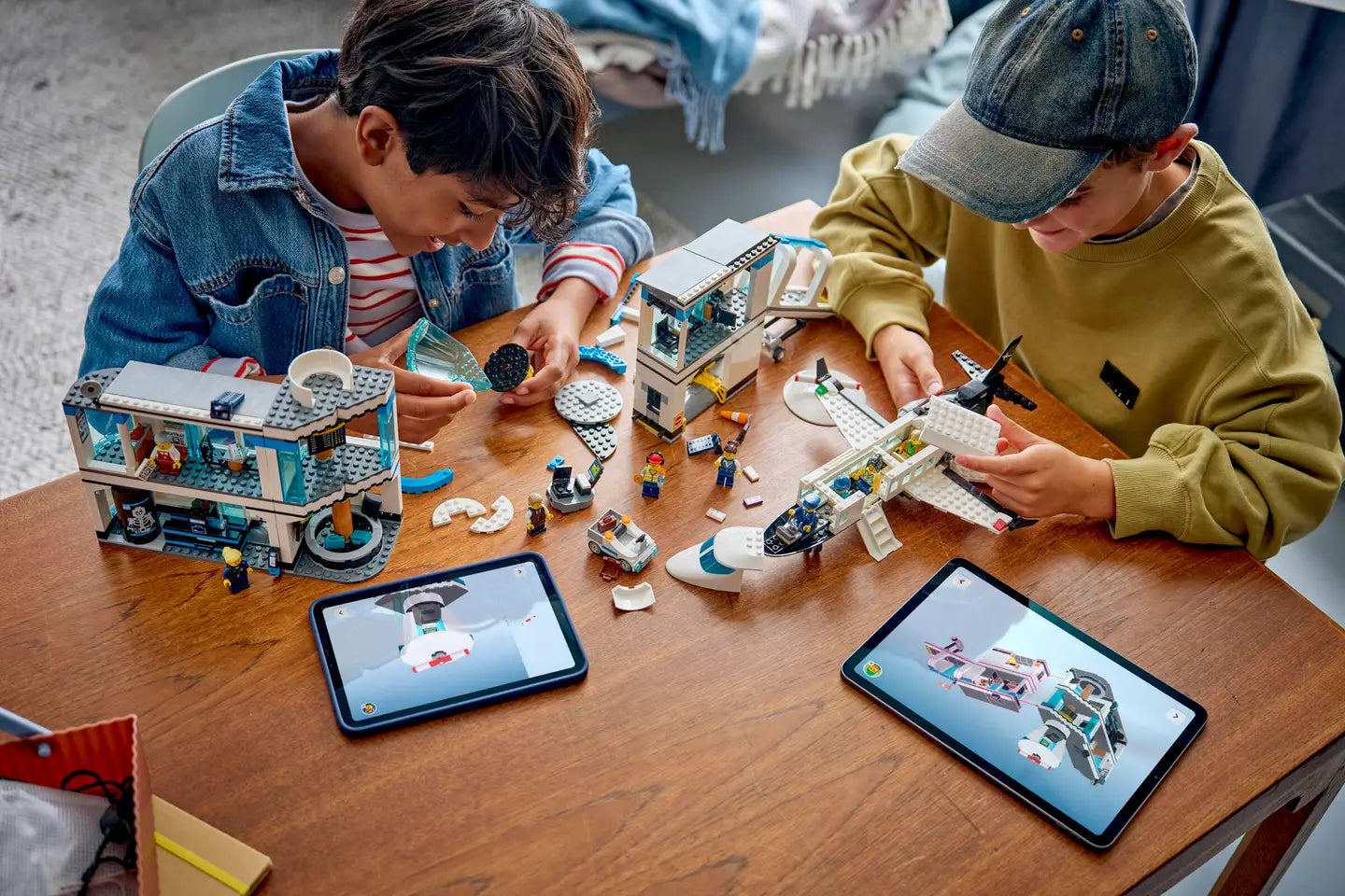 LEGO® | City: Airport with Airplane (60502)