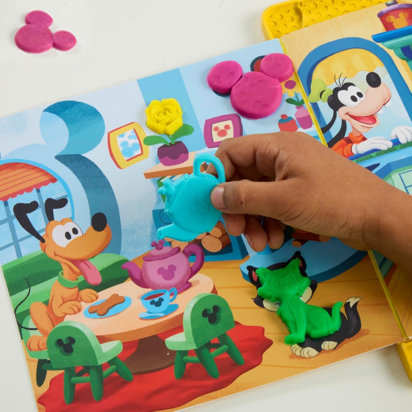Play-Doh: Disney Junior Shape A Story