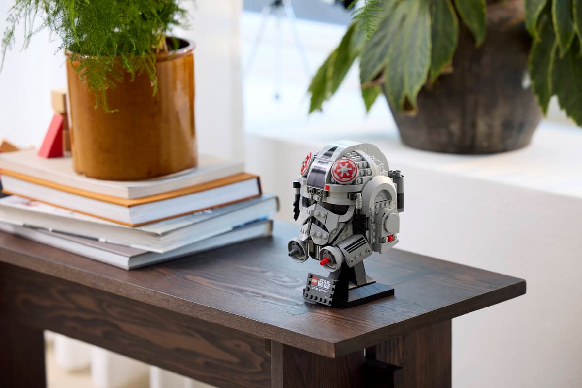 LEGO® | Star Wars: AT-AT Driver™ Helmet (75429)
