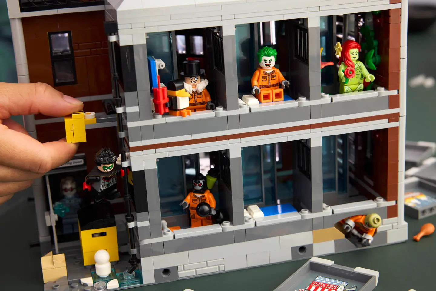 LEGO® | Super Heroes: Batman – Arkham Asylum (76300)