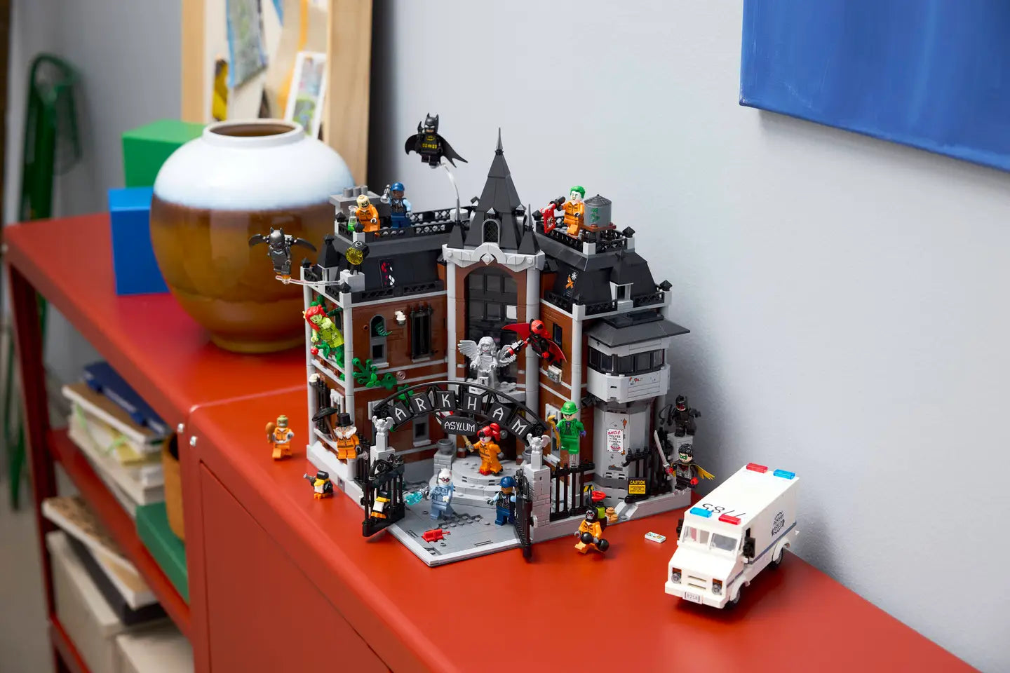 LEGO® | Super Heroes: Batman – Arkham Asylum (76300)