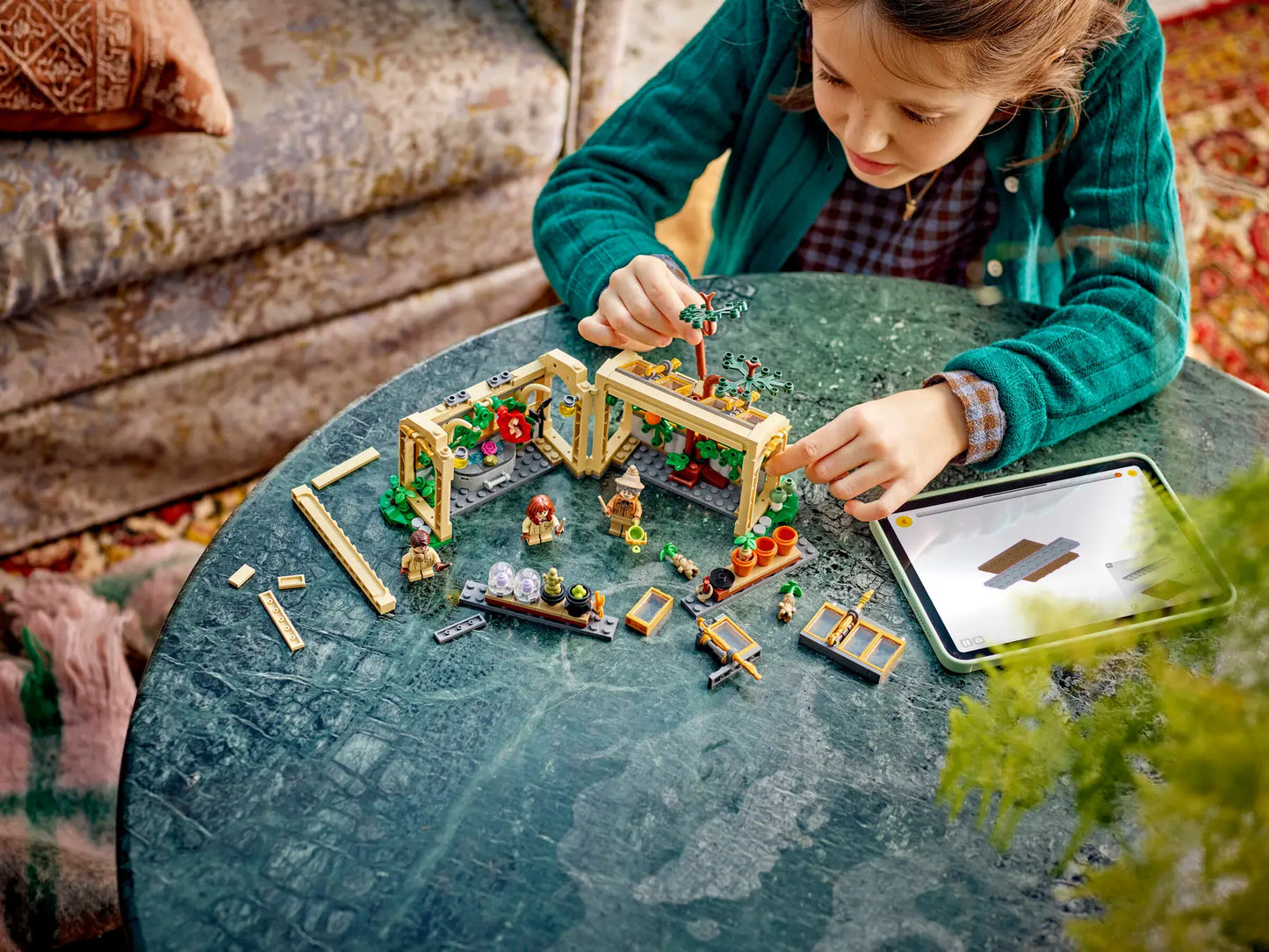 LEGO® | Harry Potter: Hogwarts Castle: Herbology Class (76445)