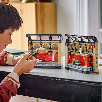 LEGO® | Harry Potter: Book Nook: Hogwarts Express (76450)