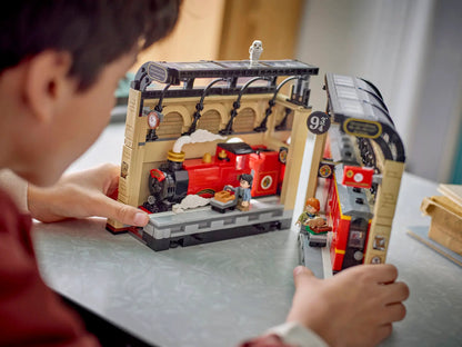 LEGO® | Harry Potter: Book Nook: Hogwarts Express (76450)