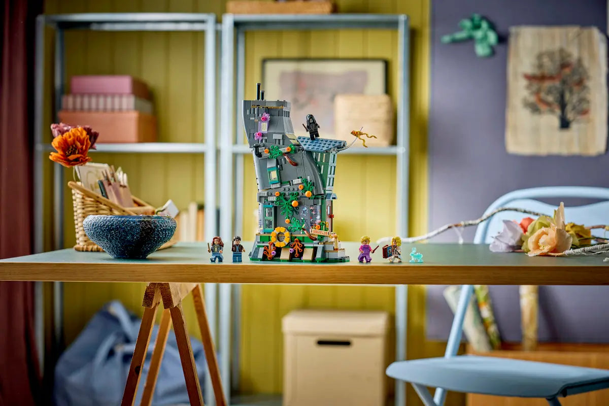 LEGO® | Harry Potter: Luna Lovegood's House (76467)