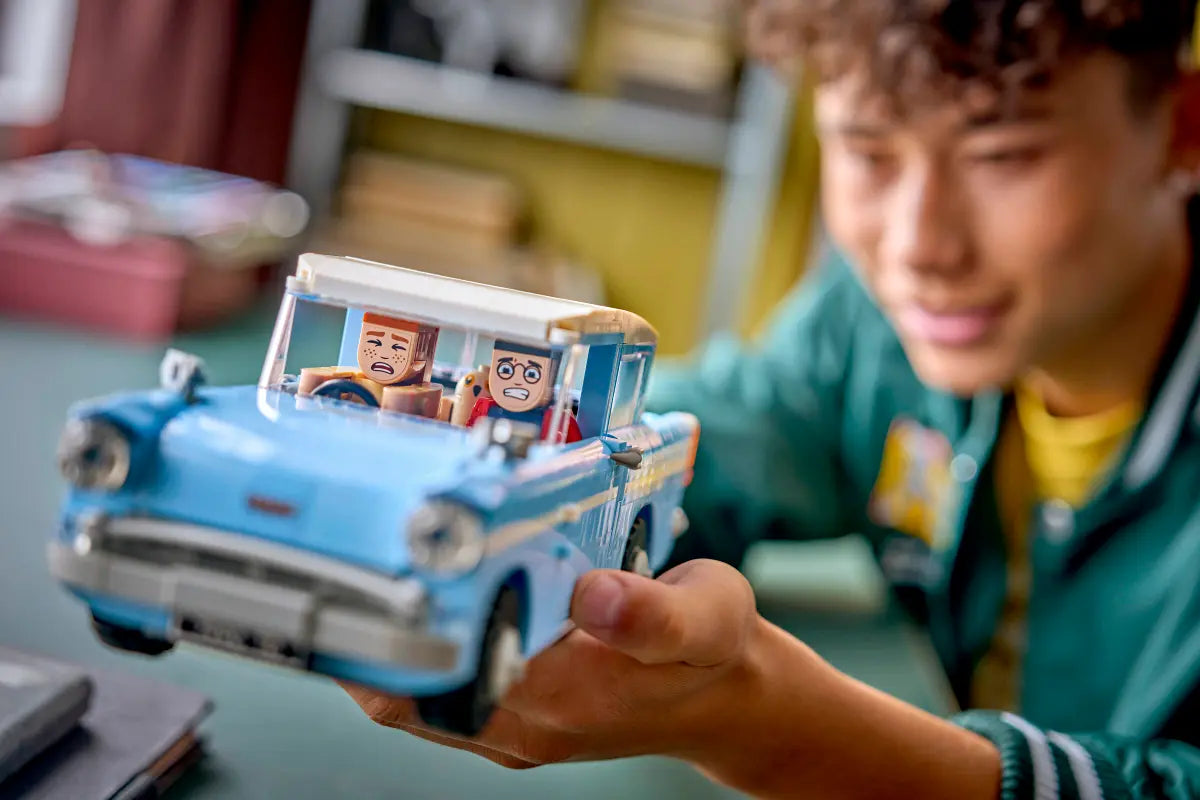 LEGO® | Harry Potter: Enchanted Flying Ford Anglia (76470)