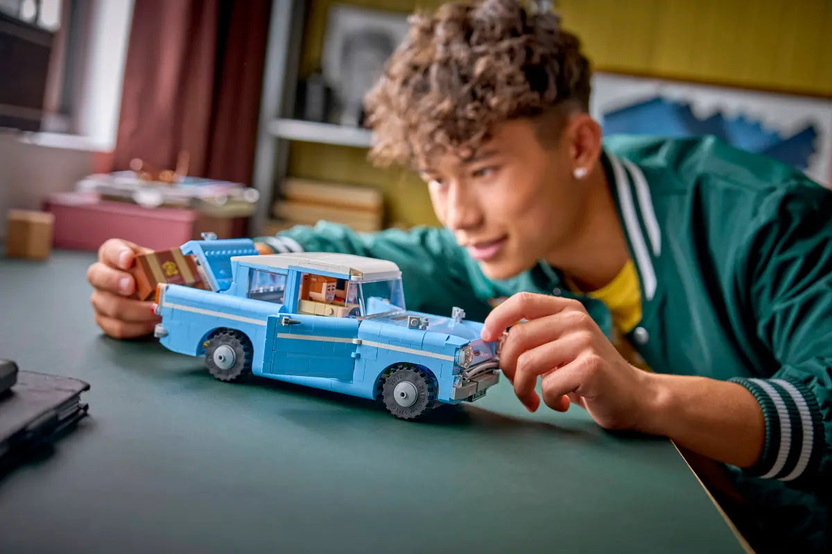 LEGO® | Harry Potter: Enchanted Flying Ford Anglia (76470)