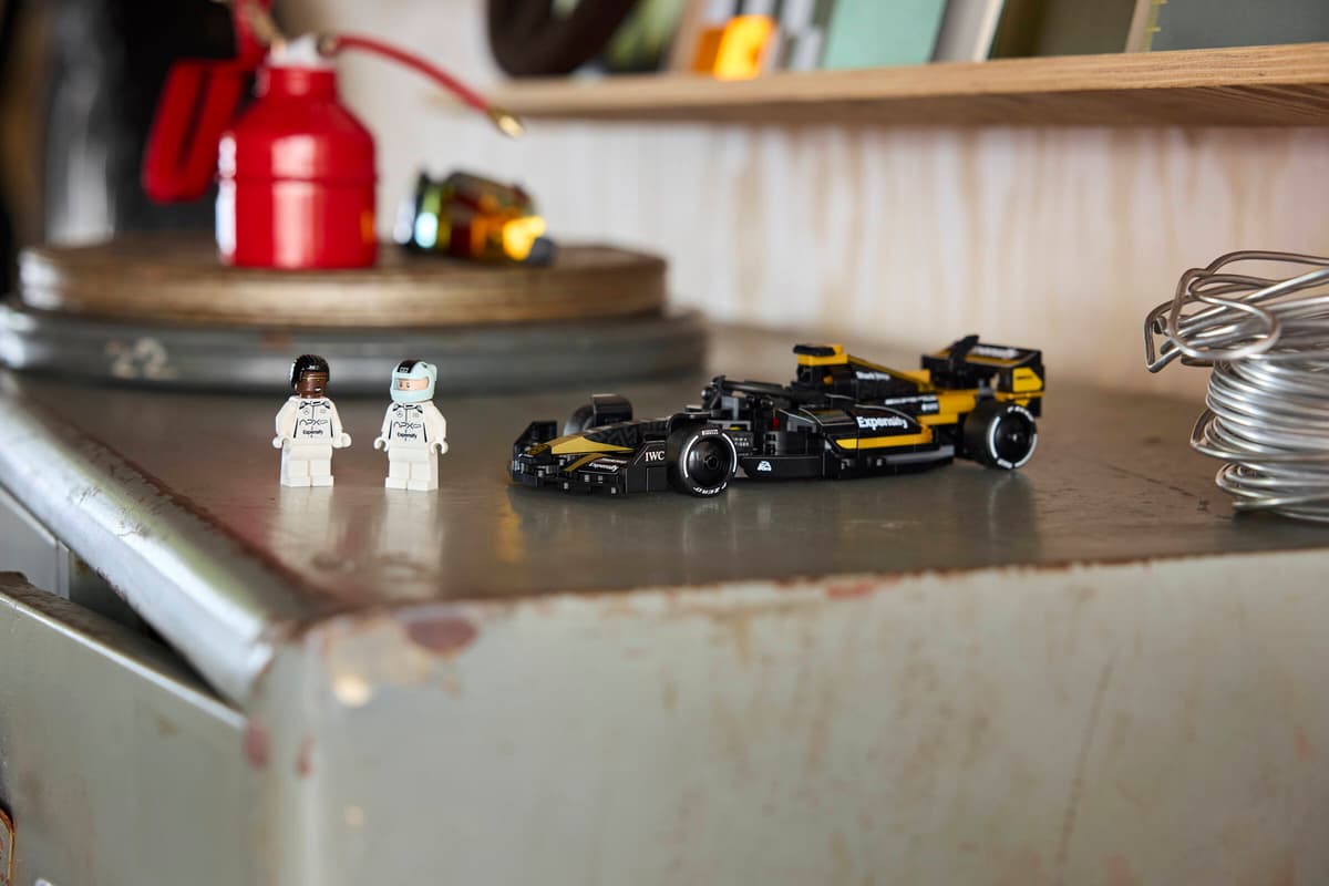 LEGO® | Speed Champions: APXGP Team Race Car from F1® The Movie (77252)