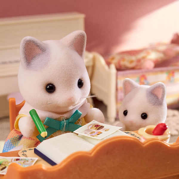 Sylvanian Families: Latte Cat Family