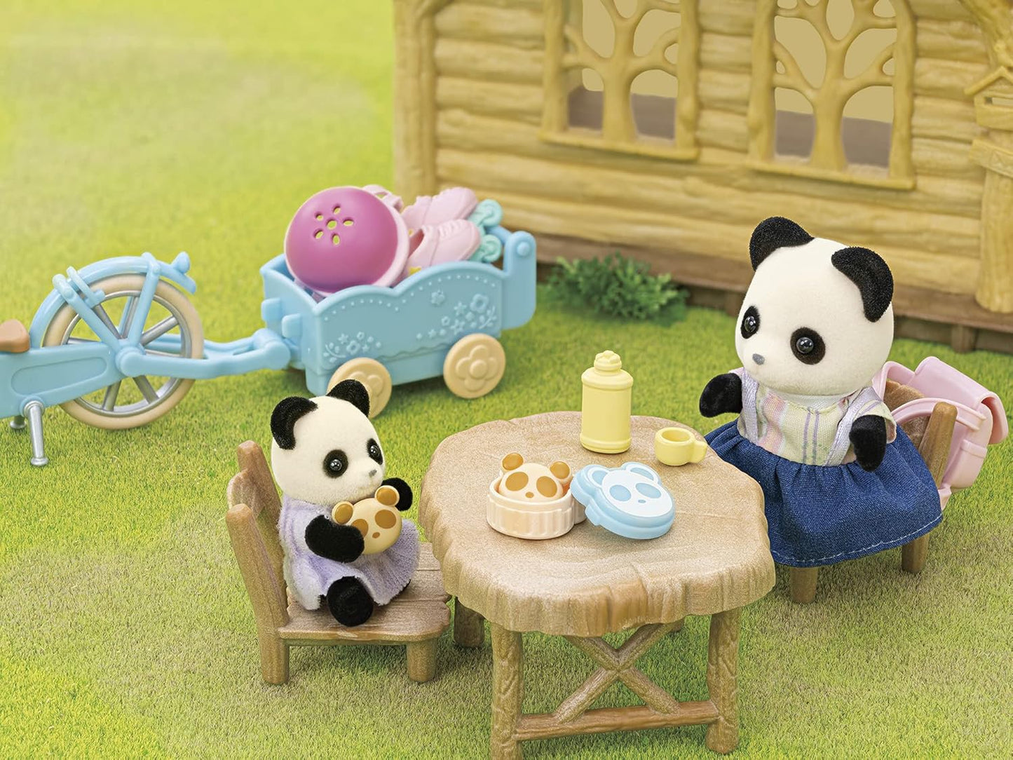 Sylvanian Families: Cycle & Skate - Panda Girl