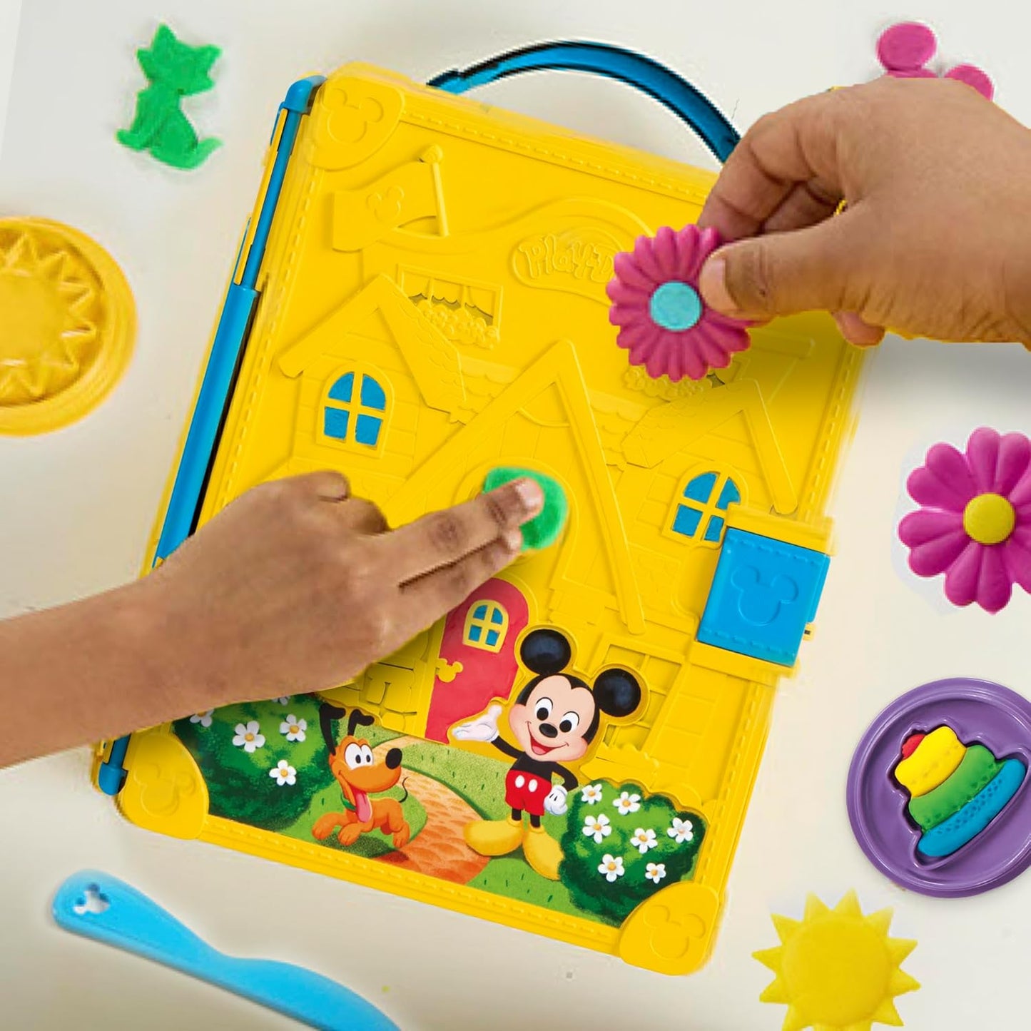 Play-Doh: Disney Junior Shape A Story