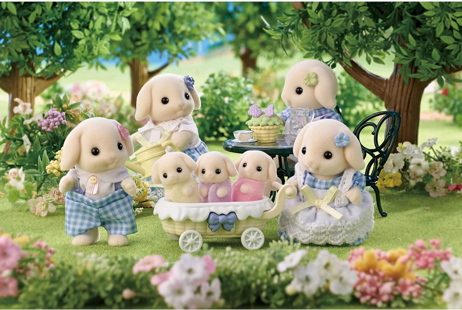 Sylvanian Families: Flora Rabbit Family