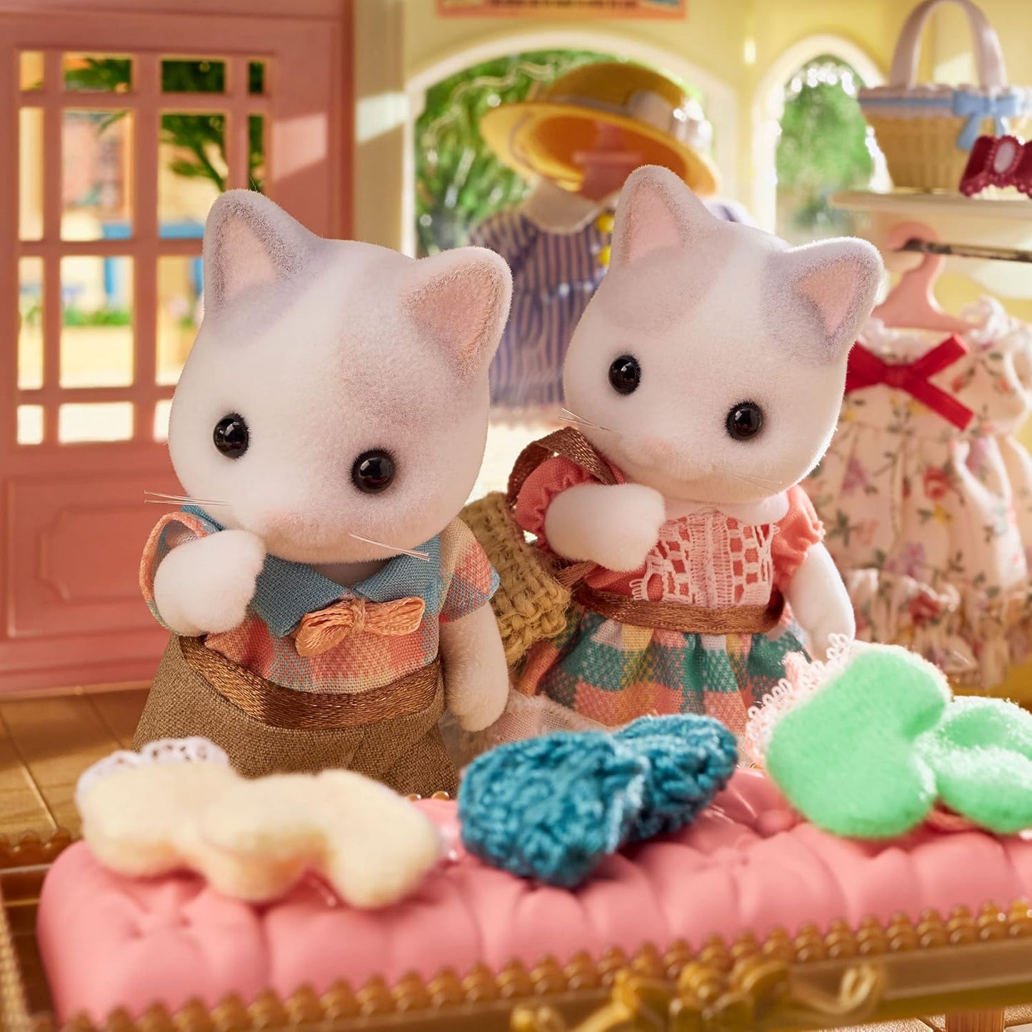 Sylvanian Families: Latte Cat Family