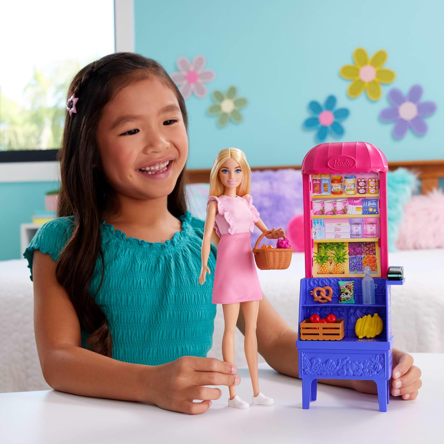 Barbie and Teresa Malibu at the Market Playset