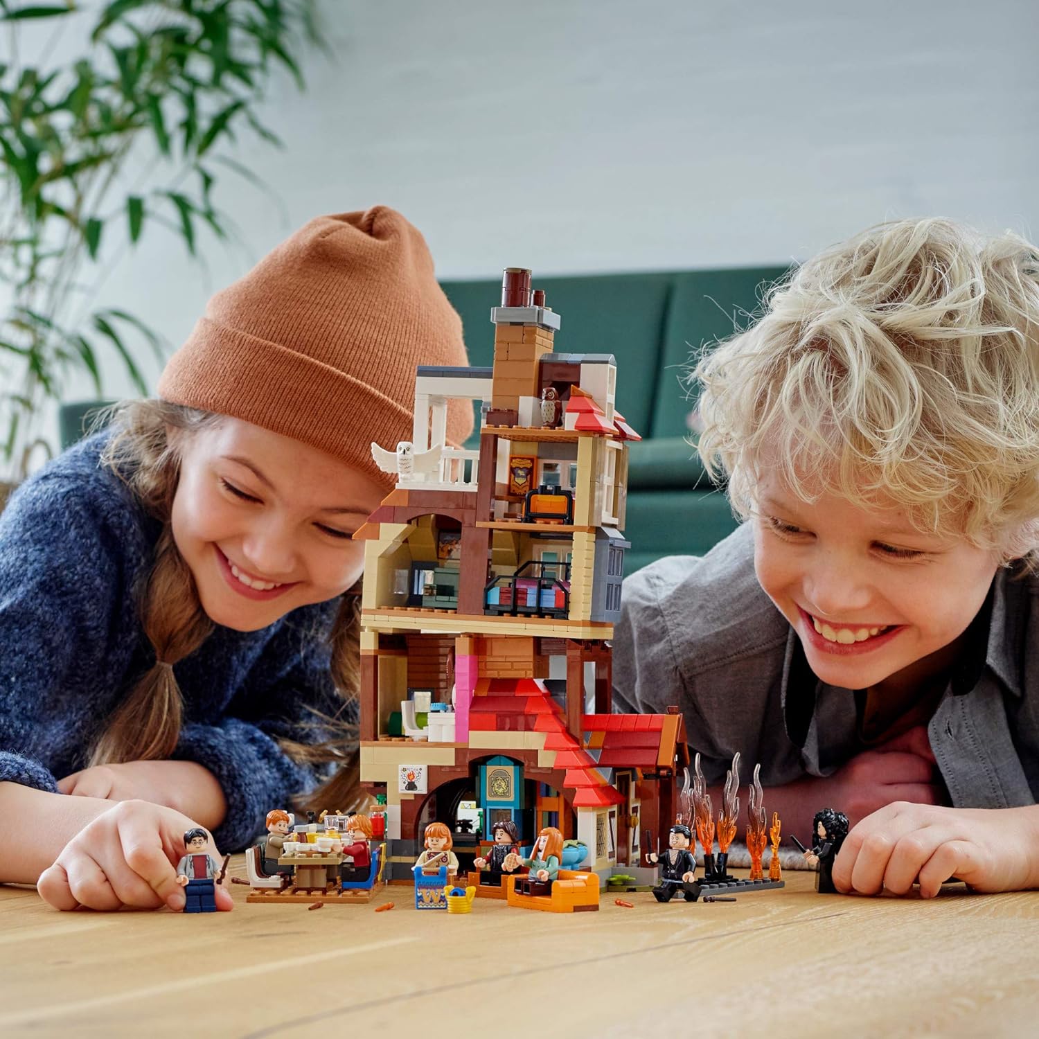 LEGO® | Harry Potter: Attack on the Burrow (75980)