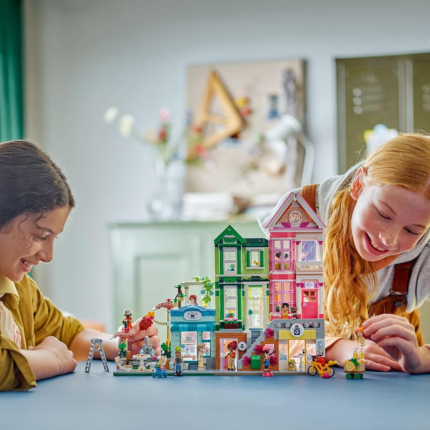 LEGO® | Friends: Heartlake City Apartments and Stores (42670)