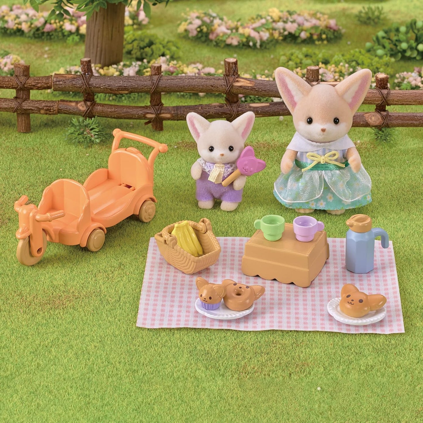 Sylvanian Families: Sunny Picnic Set -Fennec Fox Sister & Baby