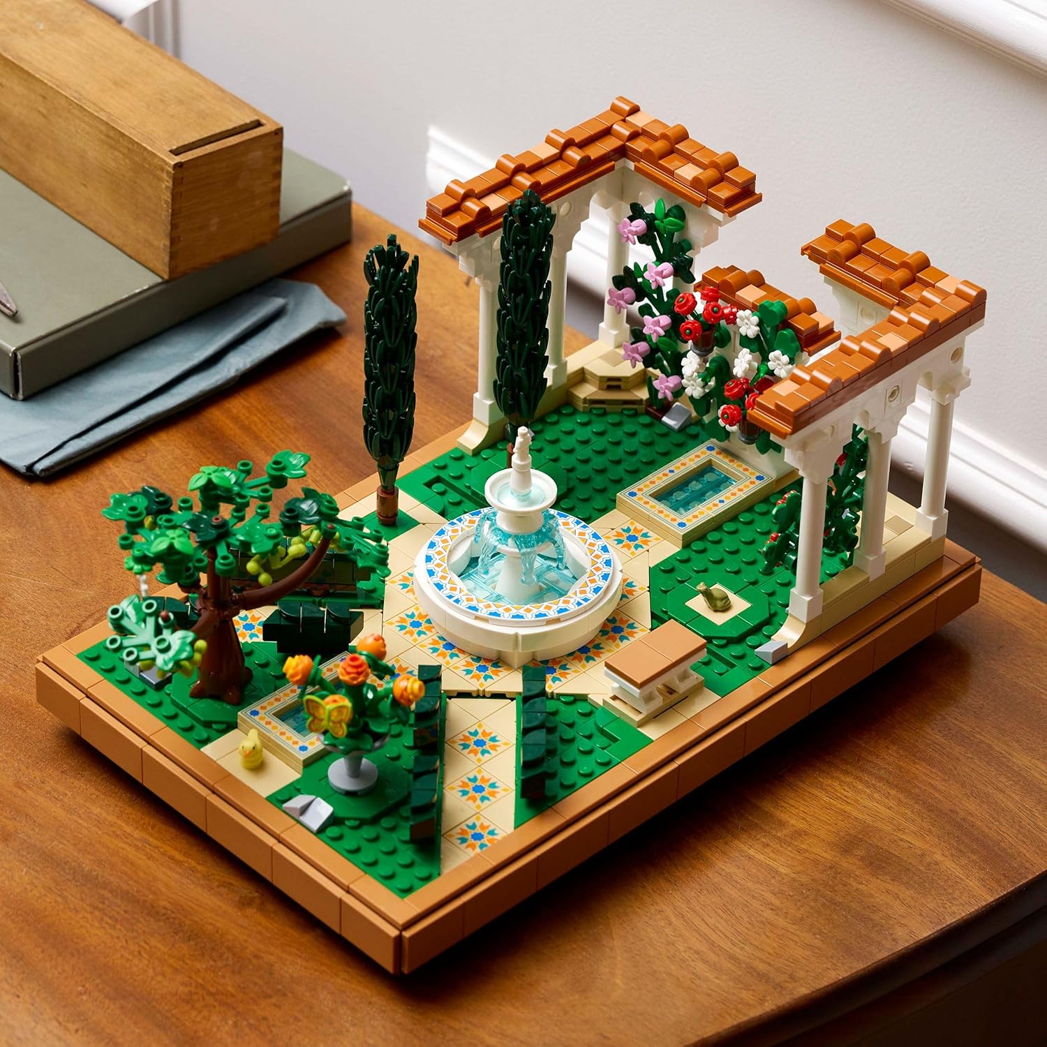 LEGO® | Icons: Fountain Garden (10359)