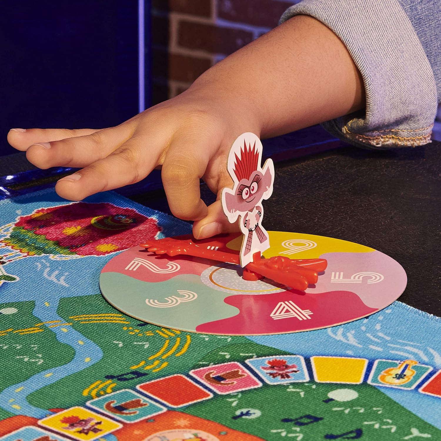 TROLLS: WORLD TOUR BOARD GAME