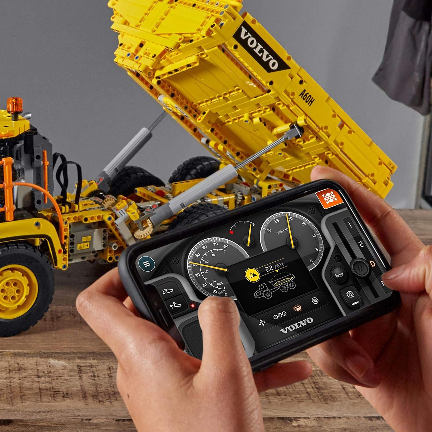 LEGO® | Technic: 6x6 Volvo Articulated Hauler (42114)