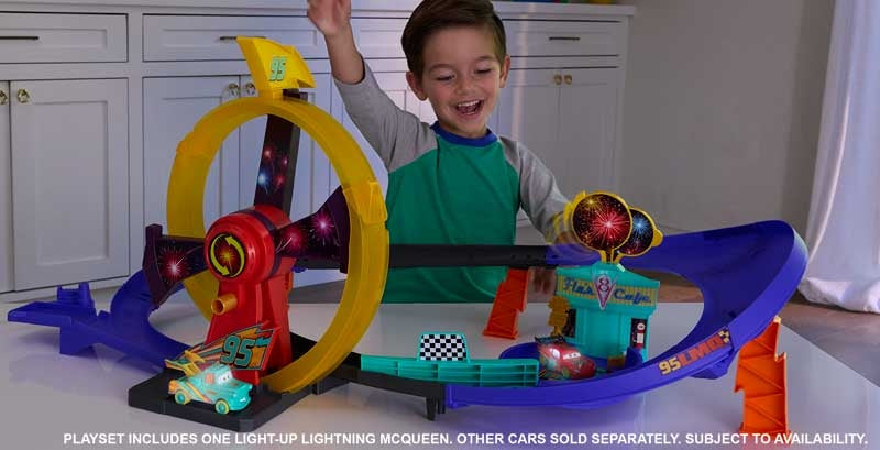 Disney & Pixar Cars Light Up Playset - view 3