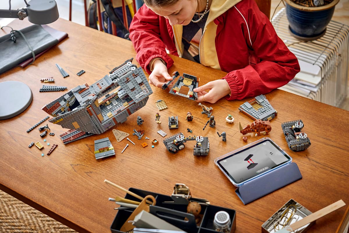 LEGO® | Star Wars: Offworld Sandcrawler and Mudhorn (75453)